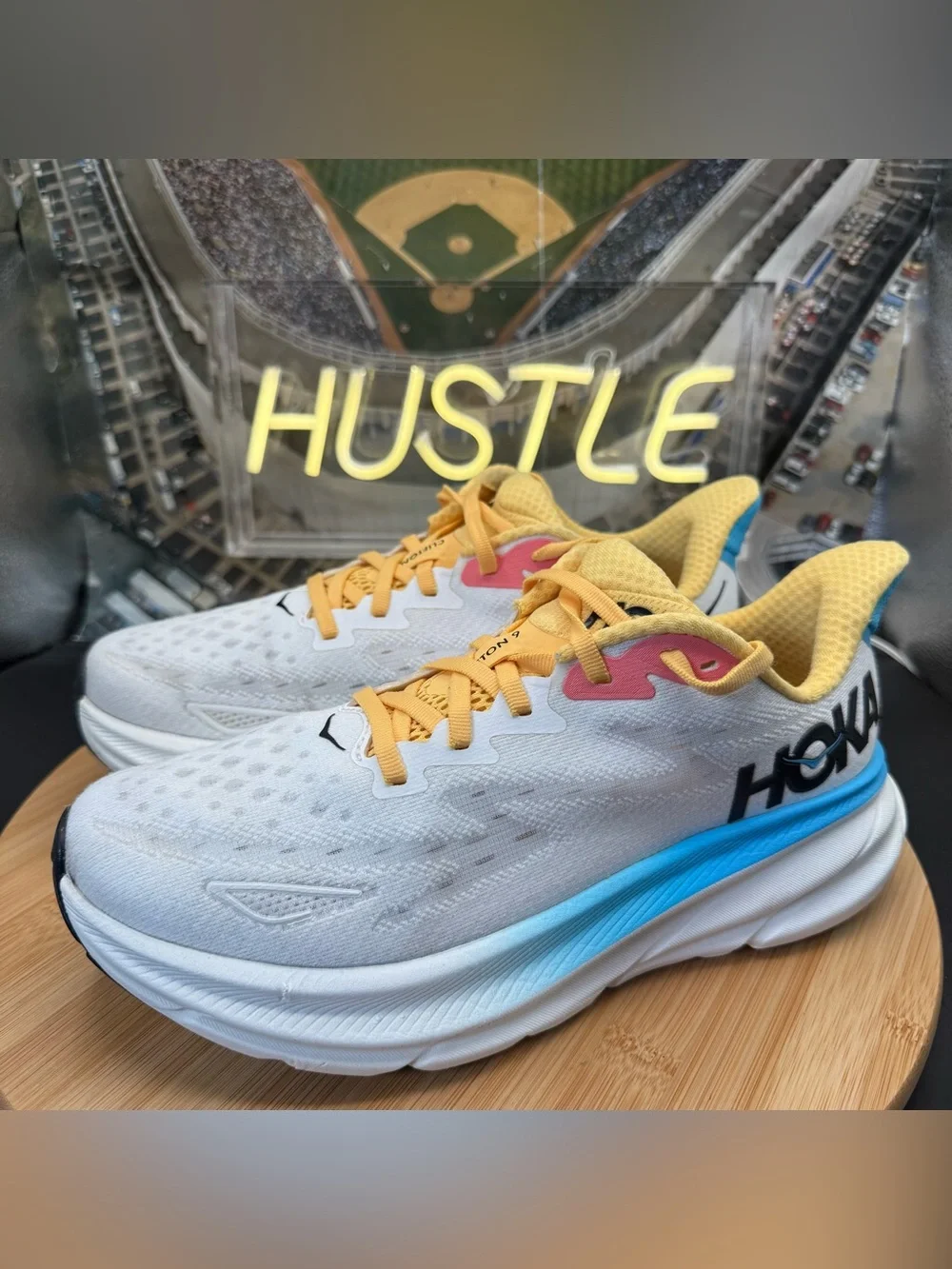 Hoka One One good preowned